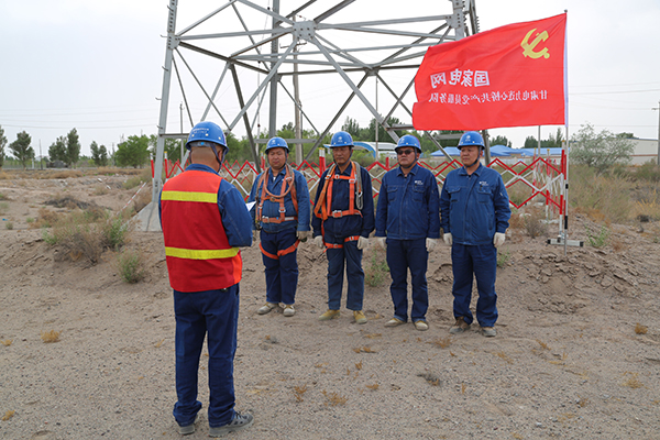 东风输电线路运维班线路检修